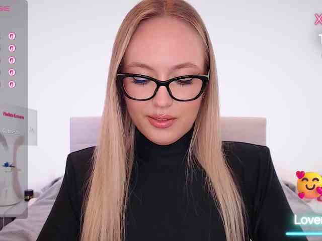 vickyblondiua webcam