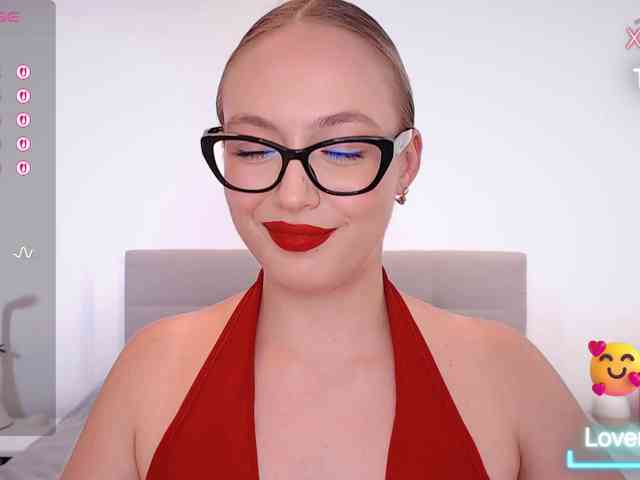 vickyblondiua webcam