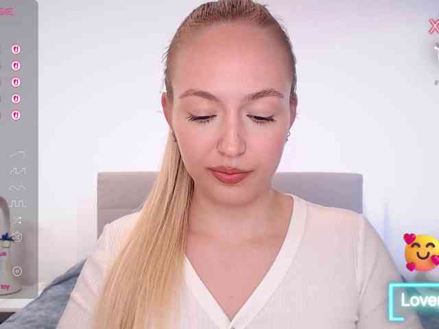 vickyblondiua webcam