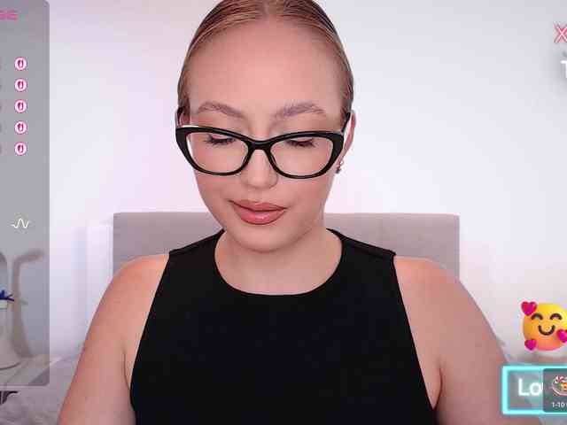 vickyblondiua webcam