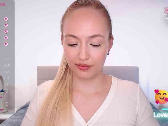 vickyblondiua webcam