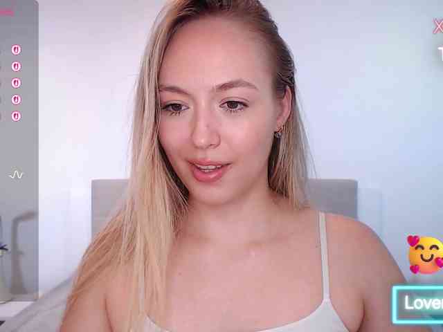 vickyblondiua webcam