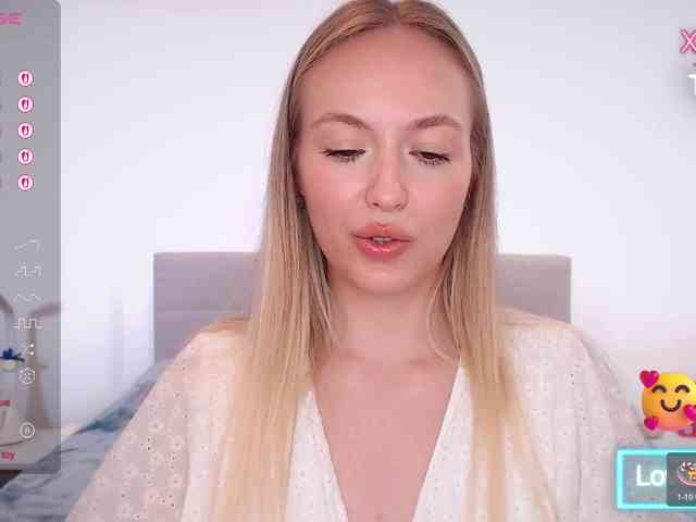 vickyblondiua webcam