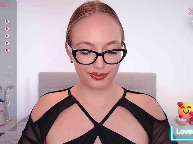 vickyblondiua webcam