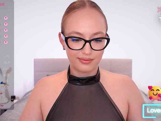 vickyblondiua webcam