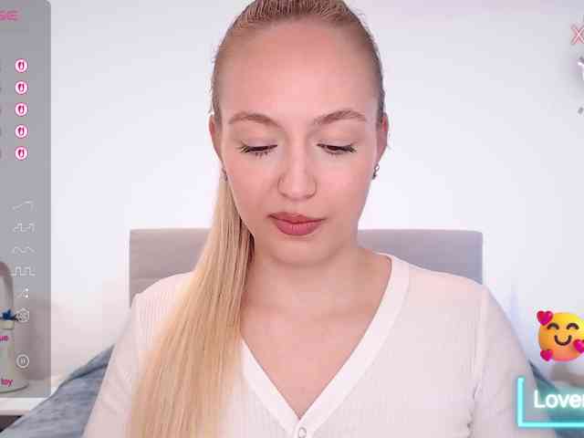 vickyblondiua webcam