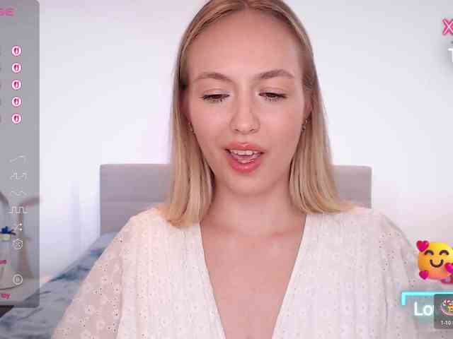 vickyblondiua webcam