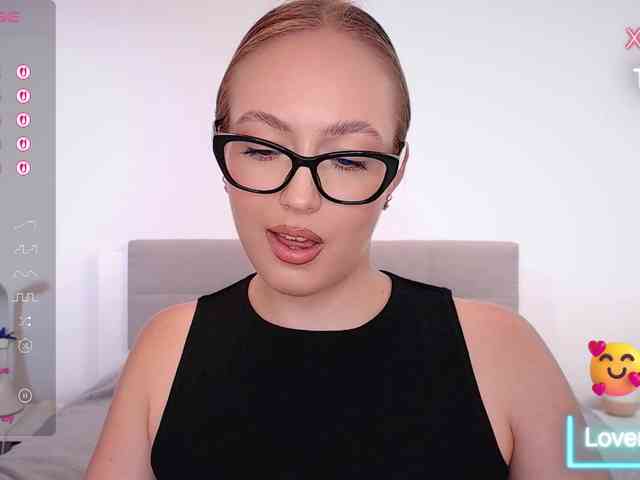 vickyblondiua webcam