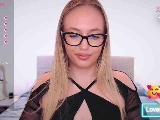 vickyblondiua webcam