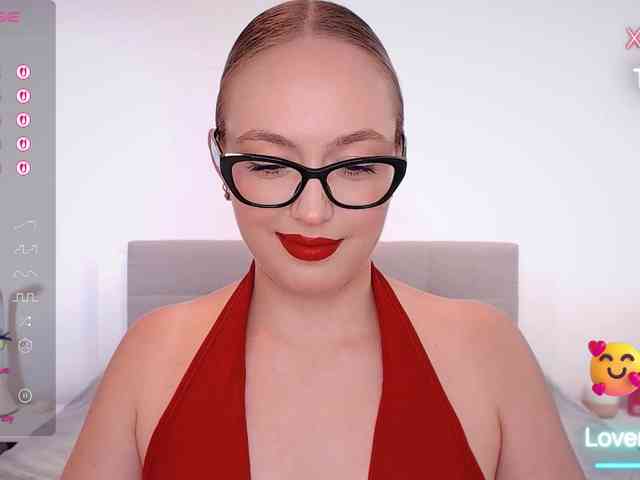 vickyblondiua webcam