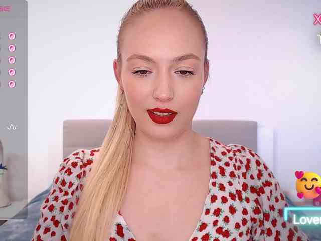 vickyblondiua webcam