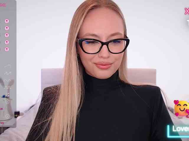 vickyblondiua webcam