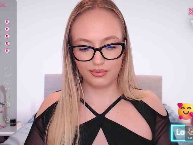 vickyblondiua webcam