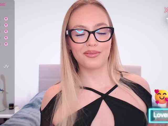 vickyblondiua webcam