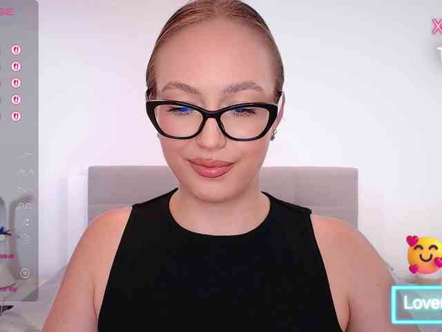 vickyblondiua webcam