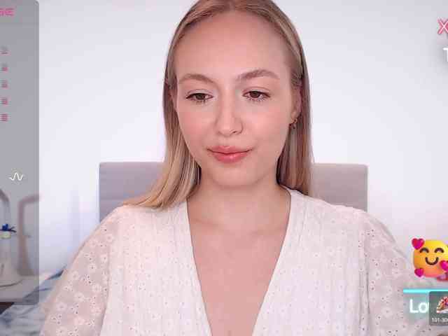 vickyblondiua webcam