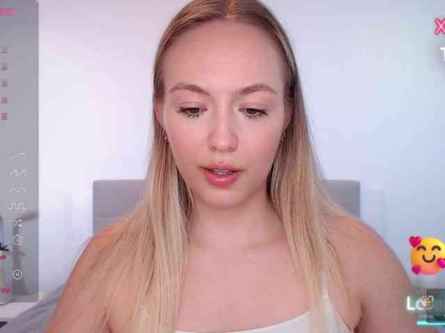 vickyblondiua webcam