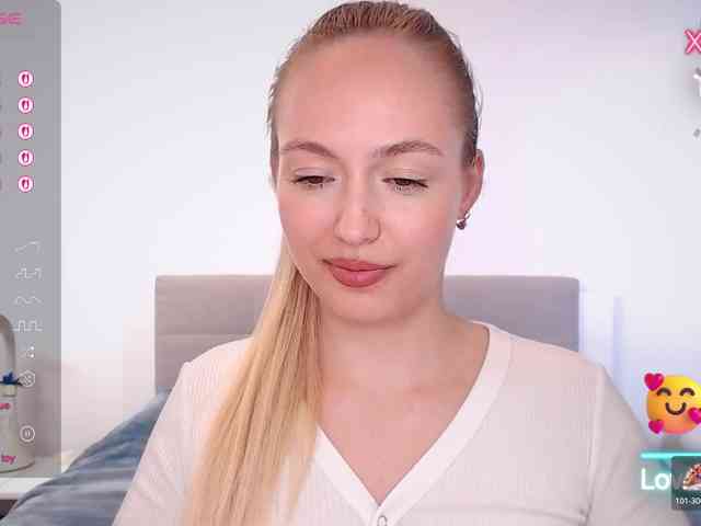 vickyblondiua webcam