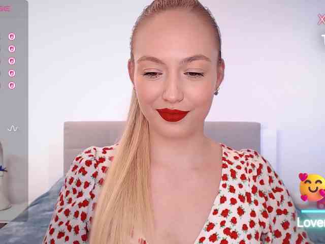 vickyblondiua webcam