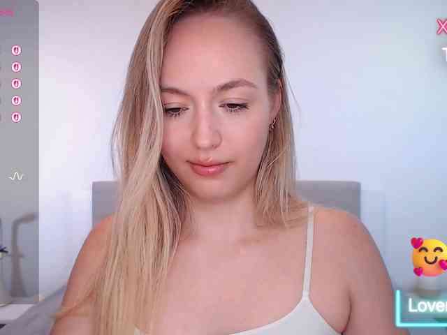 vickyblondiua webcam