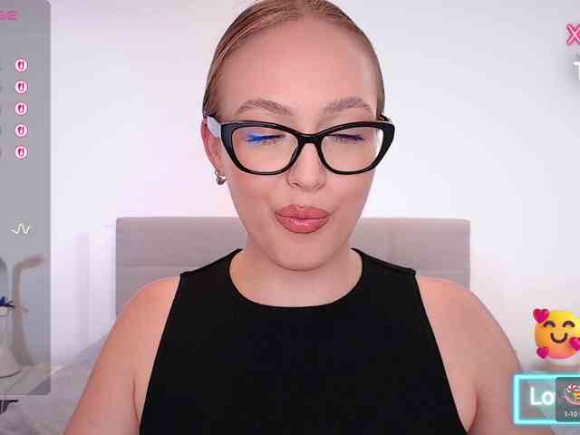 vickyblondiua webcam