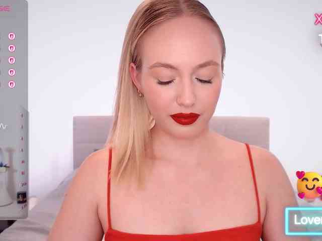 vickyblondiua webcam