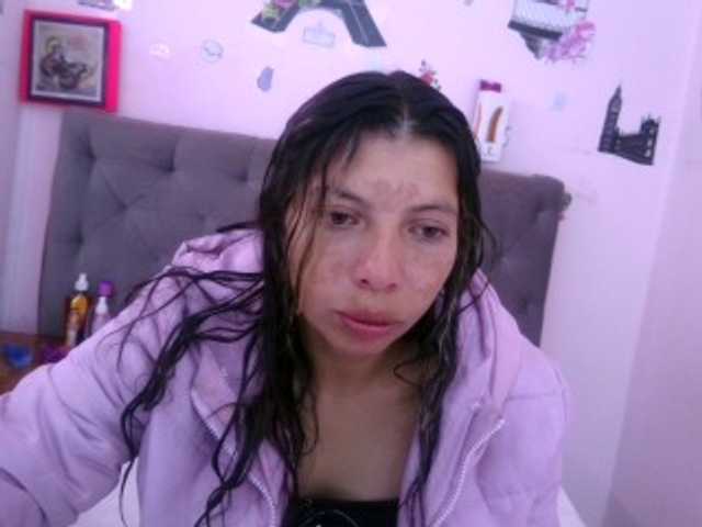 queenabril webcam bongacams model stream image