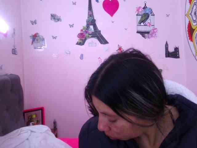queenabril Live Webcam on BongaCams
