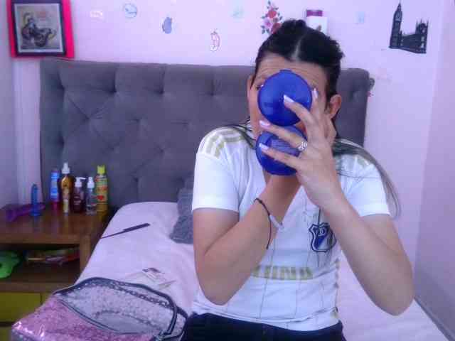queenabril webcam