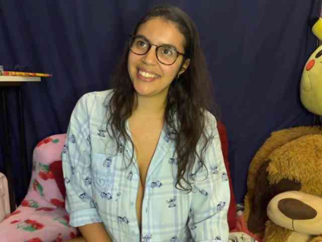 WonderYasmine webcam