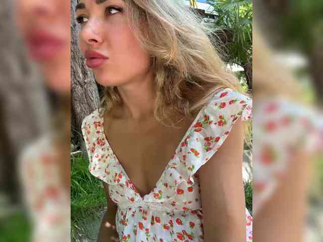 Rarini Live Webcam on BongaCams