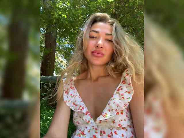 Rarini Live Webcam on BongaCams