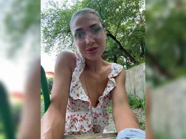 live strip chat Rarini