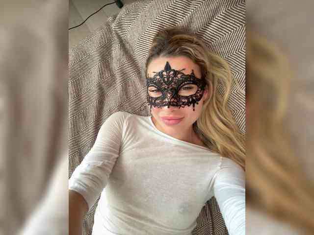 LiyaSilvers webcam