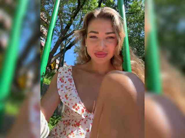 Rarini Live Webcam on BongaCams