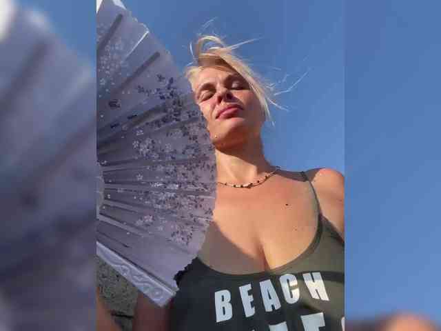 live chat online Darini69