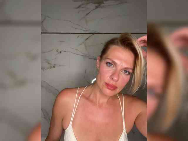 nude voyeur Darini69