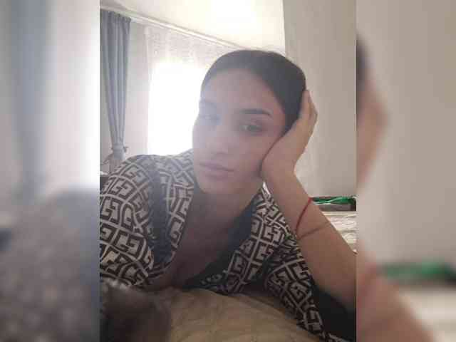 ConnieSmile webcam