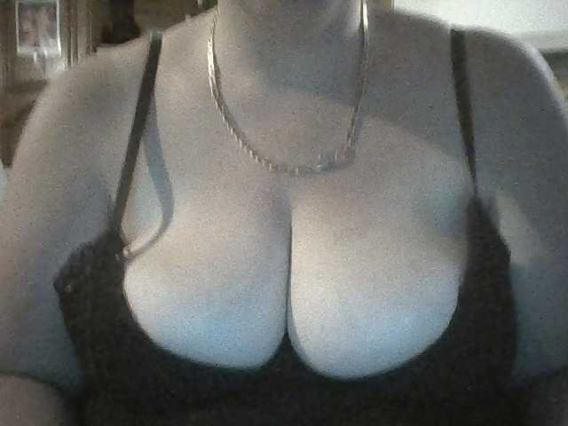 SexyGrosSeins00 on BongaCams 