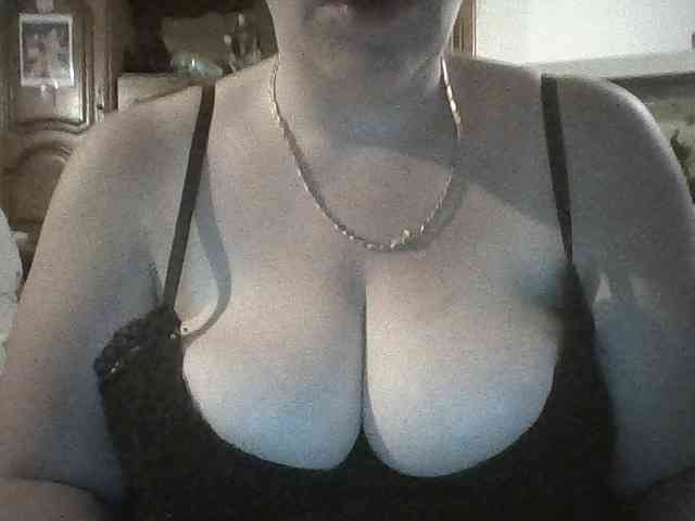 SexyGrosSeins00 webcam