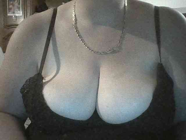 SexyGrosSeins00 webcam