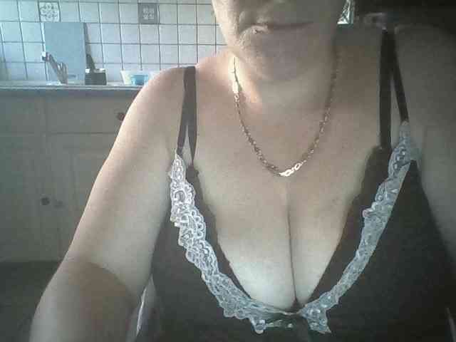 SexyGrosSeins00 webcam