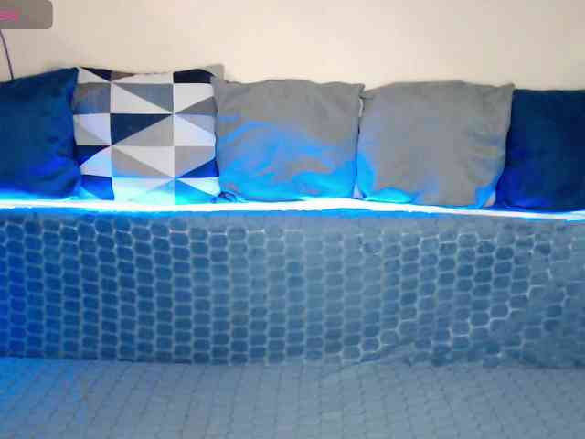 NelleVanile webcam