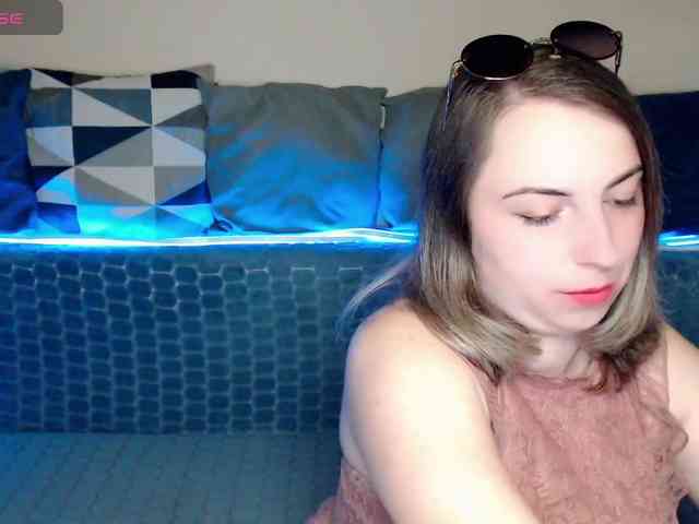 NelleVanile webcam