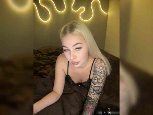 blondeee_blond webcam
