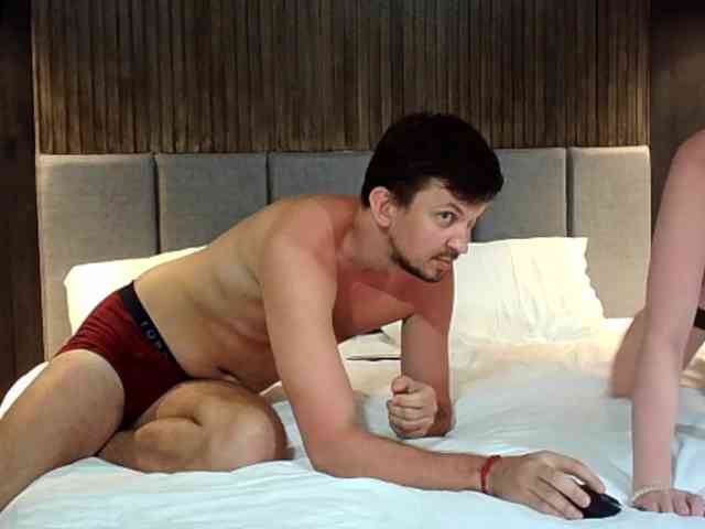 Hotcouplee23 webcam