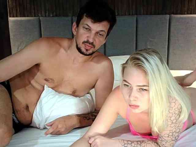 Hotcouplee23 webcam