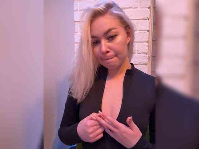 blondeee_blond webcam