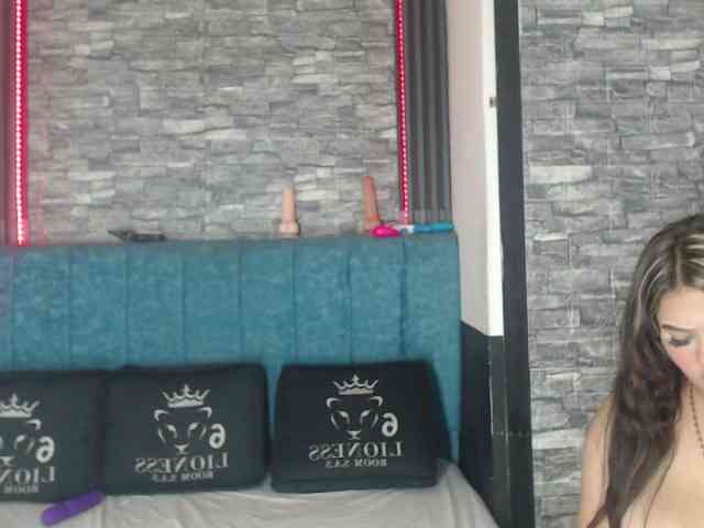 shirley-18 webcam