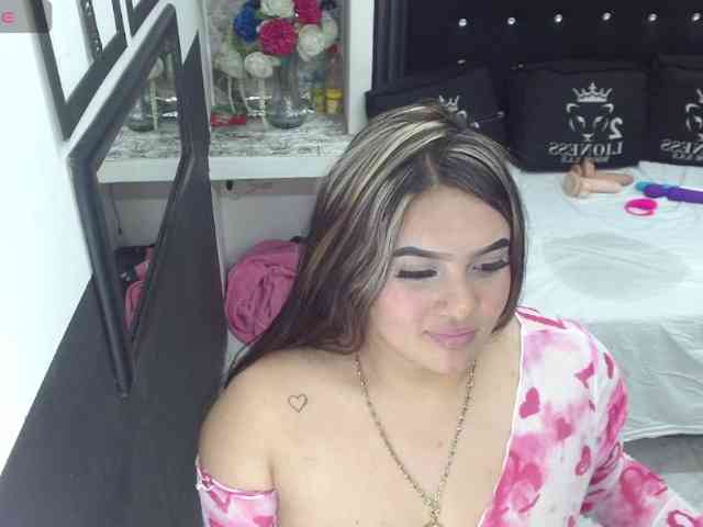 shirley-18 webcam